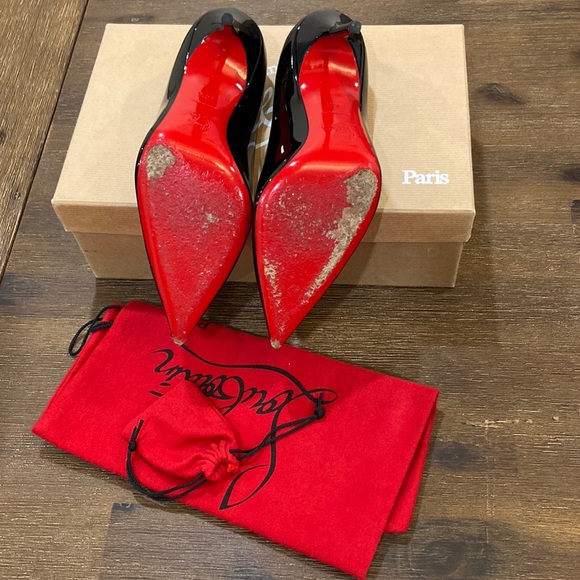 CHRISTIAN LOUBOUTIN
Décolleté 554 100 patent-leather pumps - Picture 7 of 7